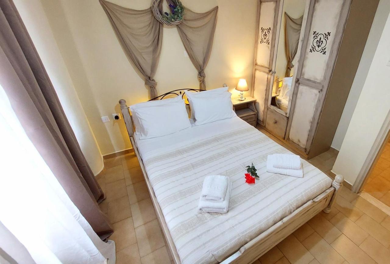 ואטי Lourantos Studios & Apartments מראה חיצוני תמונה