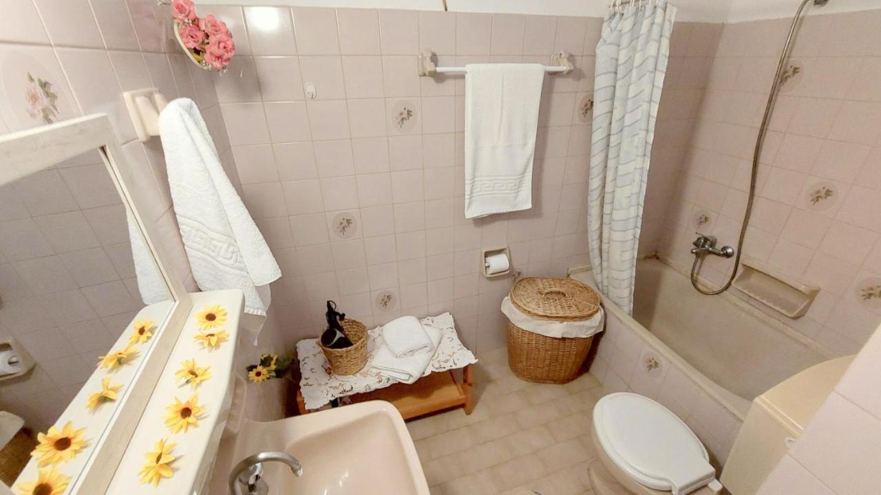 ואטי Lourantos Studios & Apartments מראה חיצוני תמונה