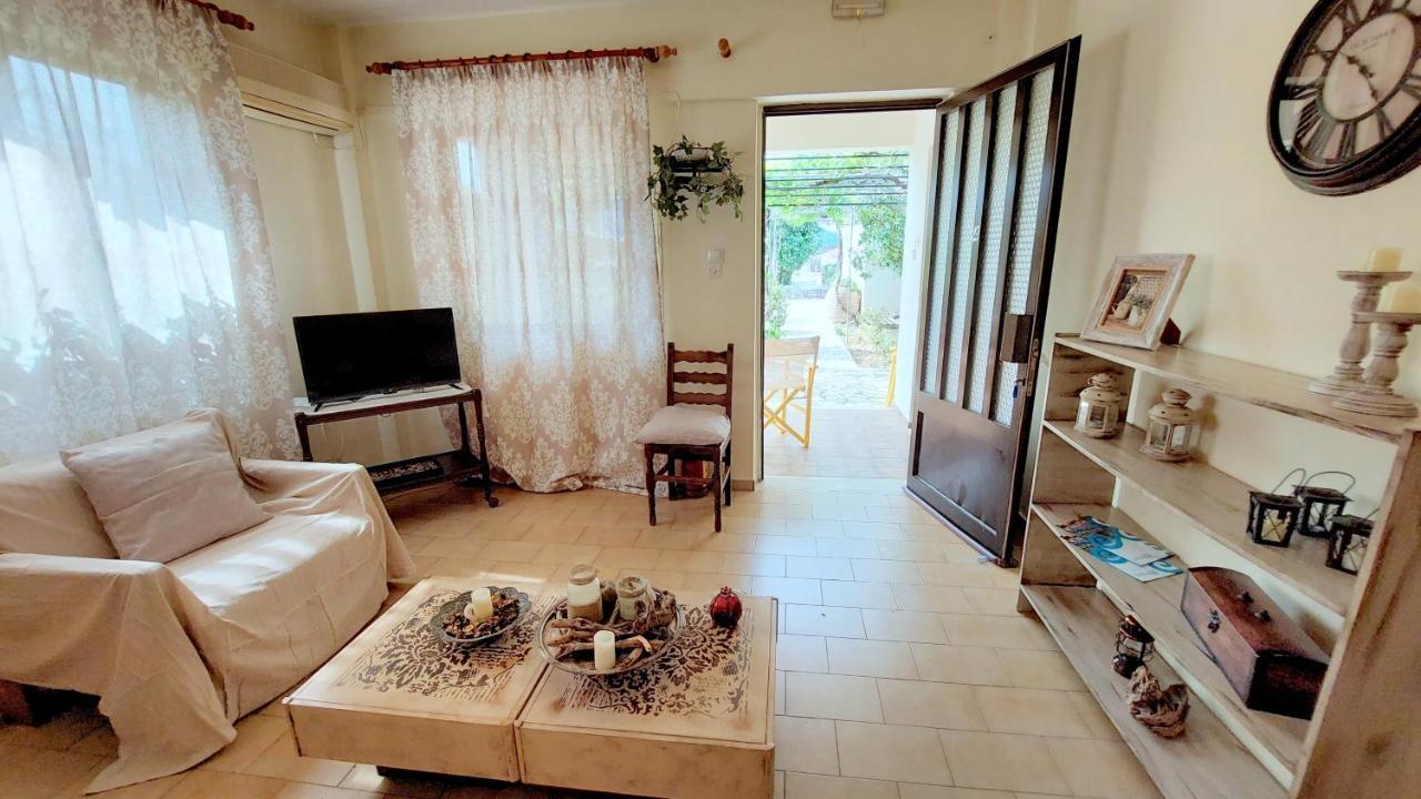 ואטי Lourantos Studios & Apartments מראה חיצוני תמונה