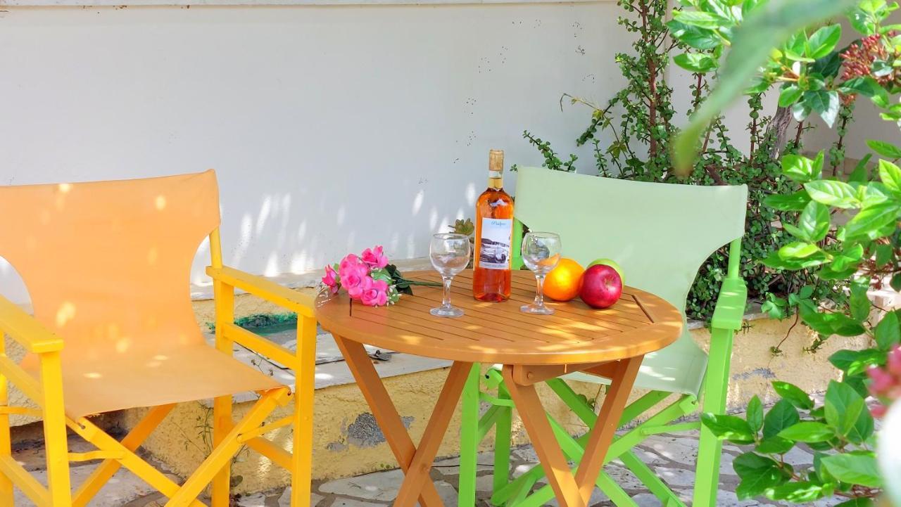 ואטי Lourantos Studios & Apartments מראה חיצוני תמונה