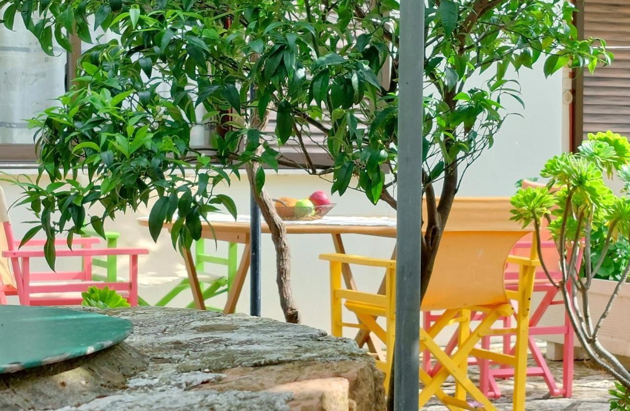 ואטי Lourantos Studios & Apartments מראה חיצוני תמונה