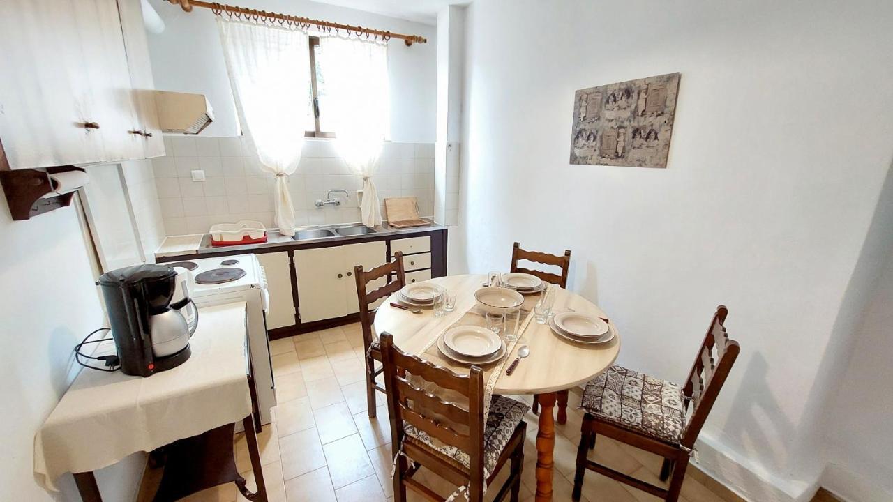 ואטי Lourantos Studios & Apartments מראה חיצוני תמונה