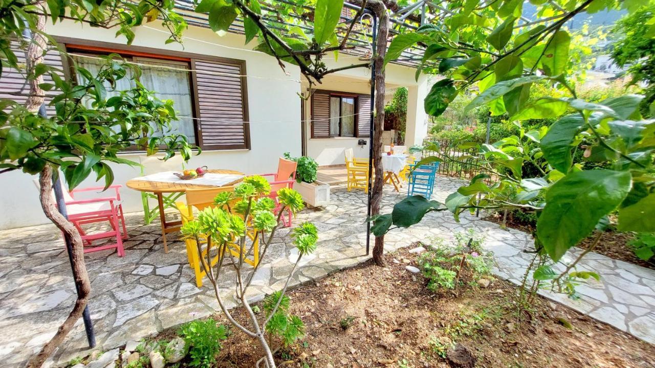 ואטי Lourantos Studios & Apartments מראה חיצוני תמונה