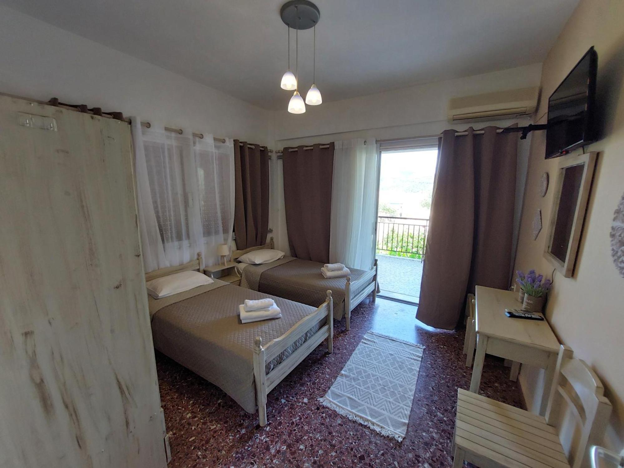 ואטי Lourantos Studios & Apartments מראה חיצוני תמונה