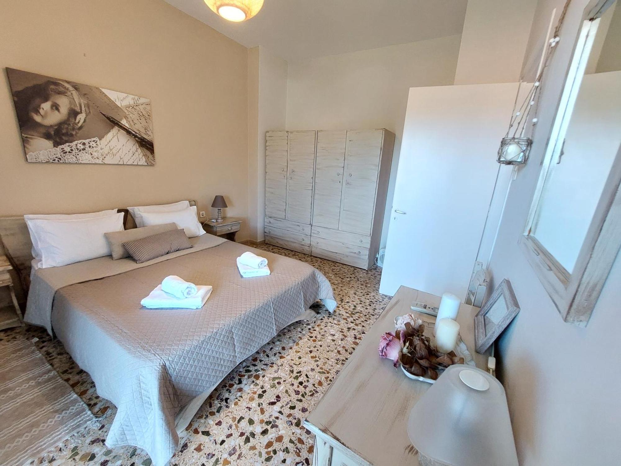 ואטי Lourantos Studios & Apartments מראה חיצוני תמונה