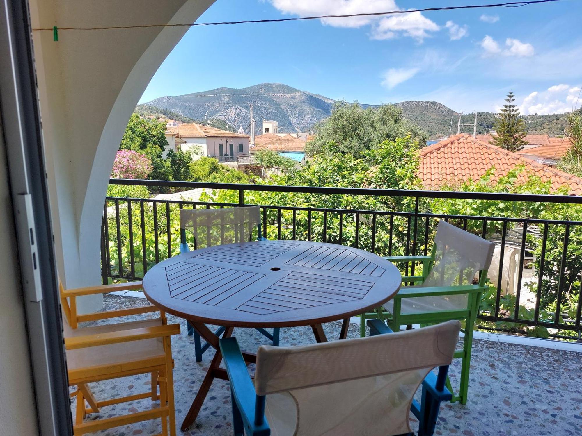 ואטי Lourantos Studios & Apartments מראה חיצוני תמונה